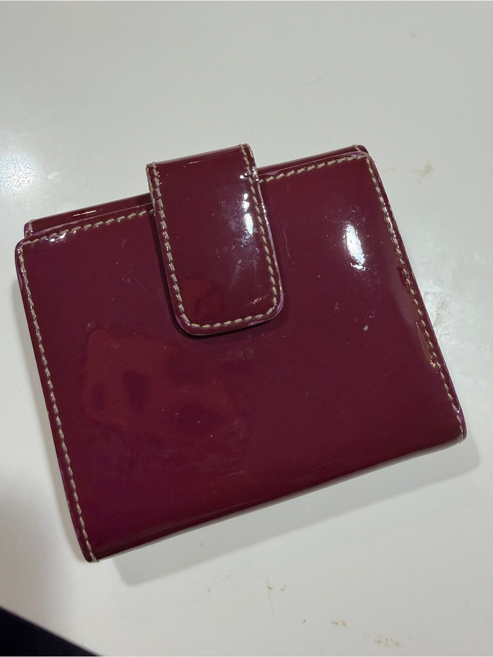GUCCI Patent Leather Bow Accent Compact Wallet - Burgundy - Picture 4 of 8